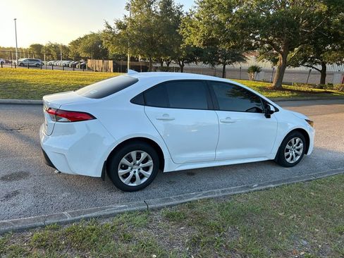 Certified 2025 Toyota Corolla LE FWD image 5