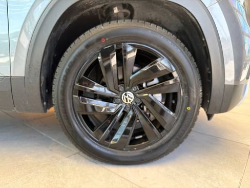Used 2022 Volkswagen Atlas Cross Sport SE w/ Black Wheel Package AWD/4WD image 56
