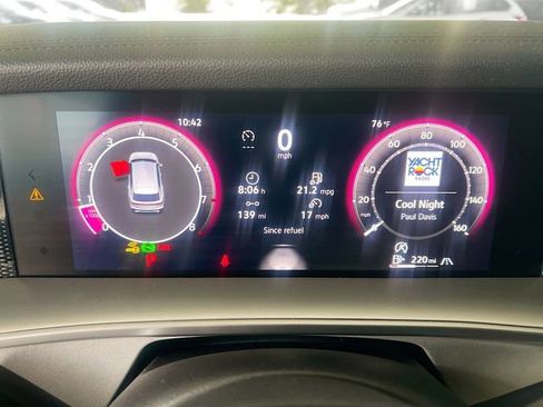 Used 2025 Volkswagen Tiguan SE R-Line image 15