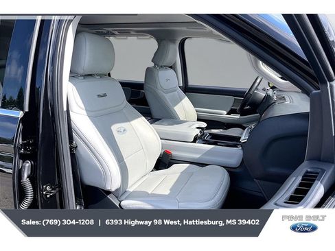 Certified 2025 Ford Expedition Platinum w/ Driver's Package AWD/4WD image 6