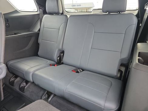 Used 2020 Chevrolet Traverse LT w/ LT Premium Package image 12