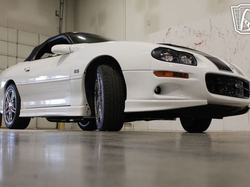 Used 2001 Chevrolet Camaro Z28 w/ SS Performance/Appearance Pkg RWD image 22