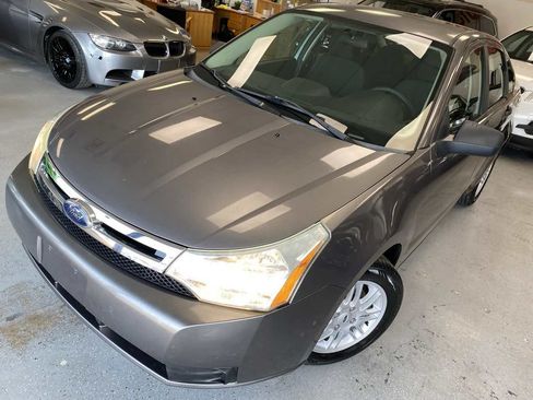 Used 2009 Ford Focus SE FWD image 9