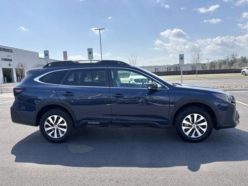 Used 2025 Subaru Outback Premium image 7