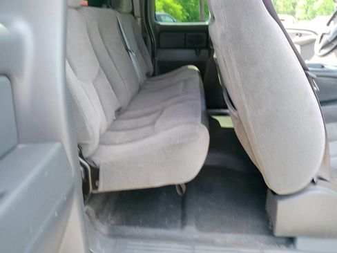 Used 2006 Chevrolet Silverado 2500 W/T w/ Skid Plate Package AWD/4WD image 35