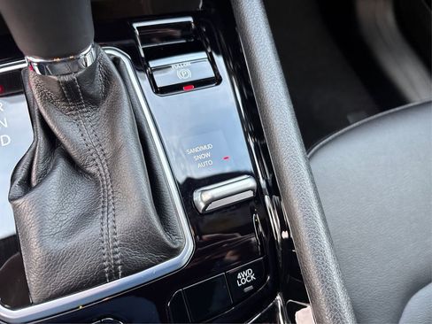 Used 2025 Jeep Compass Limited image 32