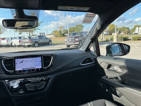 New 2026 Chrysler Pacifica Select image 52