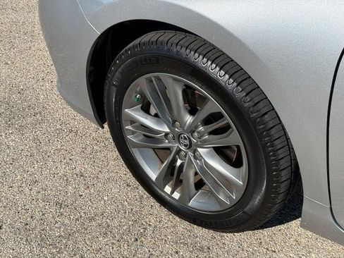 Used 2017 Toyota Camry SE FWD image 10