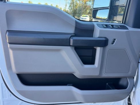 Used 2022 Ford F250 XL w/ Power Equipment Group image 13