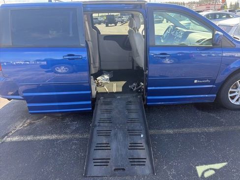 Used 2013 Dodge Grand Caravan SXT FWD image 14