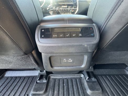 Used 2023 Nissan Pathfinder SL w/ Black Appearance Package image 17