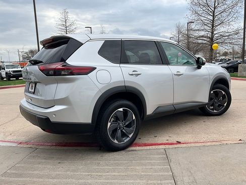 Used 2025 Nissan Rogue SV image 6