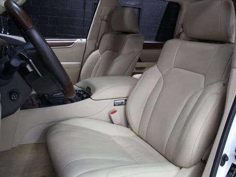 Used 2021 Lexus LX 570 4WD w/ Luxury Package image 37