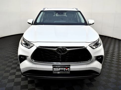 Used 2022 Toyota Highlander Platinum image 3