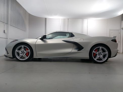 Used 2023 Chevrolet Corvette Stingray Preferred Conv w/ Z51 Performance Package RWD image 2