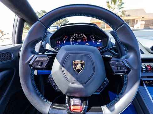Used 2022 Lamborghini Huracan EVO image 22