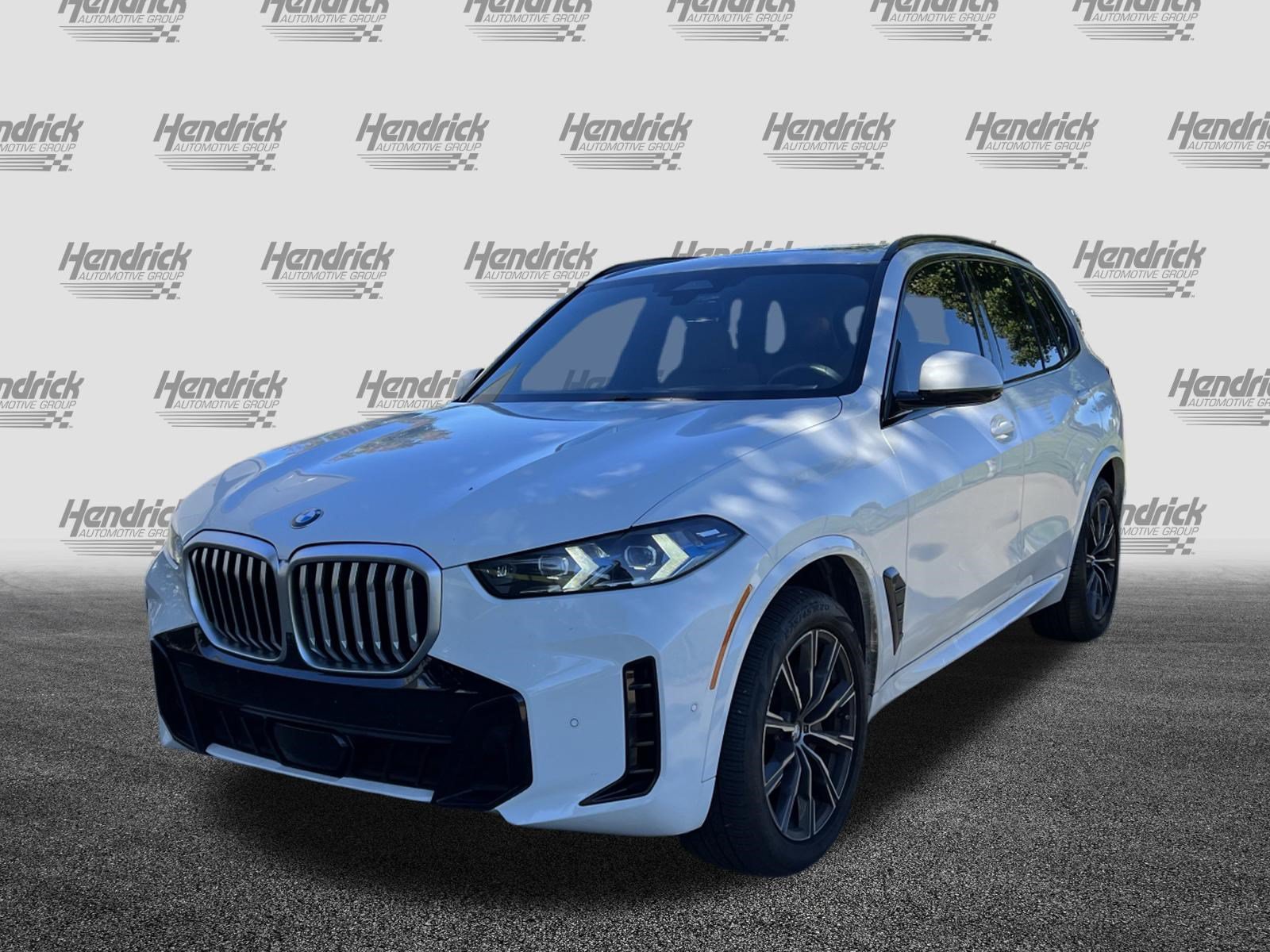 Used 2024 BMW X5 xDrive40i w/ M Sport Package AWD/4WD image 6