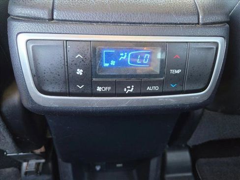 Used 2014 Toyota Highlander Limited FWD image 17