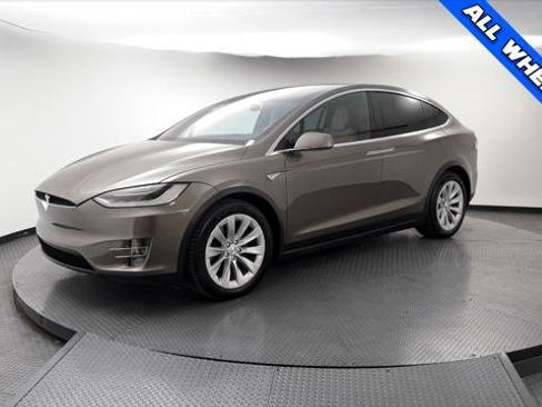 Used 2016 Tesla Model X 90D AWD/4WD image 2