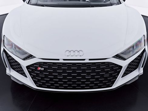 Used 2022 Audi R8 V10 w/ Carbon Exterior Package RWD image 30