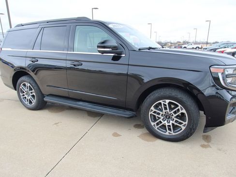 Used 2025 Ford Expedition Active image 3