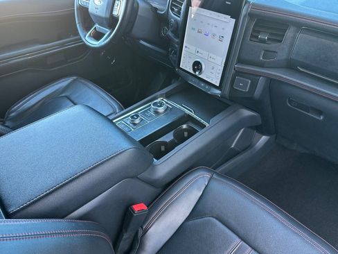Used 2022 Ford Expedition Max Limited image 17