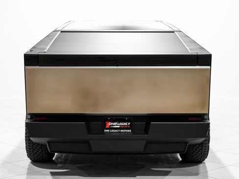 Used 2024 Tesla Cybertruck AWD Crew Cab image 9