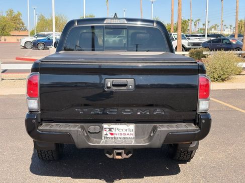 Used 2020 Toyota Tacoma TRD Off-Road w/ TRD Premium Off Road Package AWD/4WD image 5
