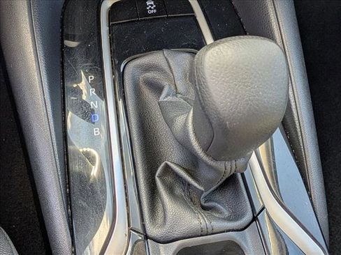 Used 2022 Toyota Corolla LE image 11