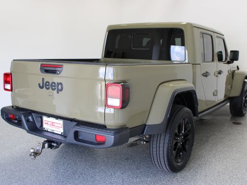 Used 2025 Jeep Gladiator Sport AWD/4WD image 7