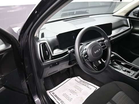 Used 2025 Kia Sorento LX FWD image 12
