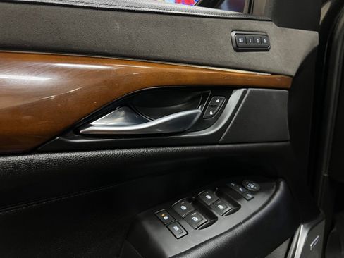Used 2018 Cadillac Escalade Luxury RWD image 28