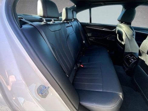 Used 2023 BMW 540i w/ Premium Package image 24