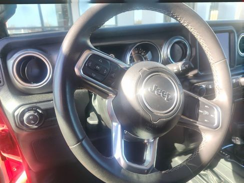 Used 2023 Jeep Gladiator Overland image 11