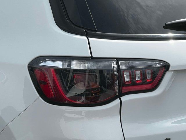 Used 2024 Jeep Compass Trailhawk AWD/4WD image 8