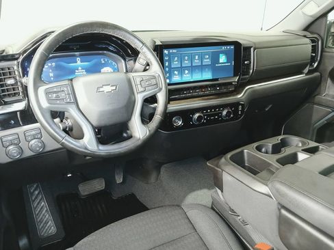 Used 2024 Chevrolet Silverado 1500 LT AWD/4WD image 7