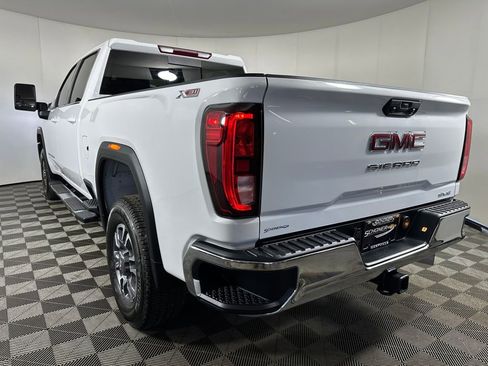 Used 2025 GMC Sierra 2500 SLE AWD/4WD image 3