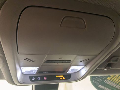 Used 2020 Chevrolet Equinox LT w/ Driver Convenience Package image 29