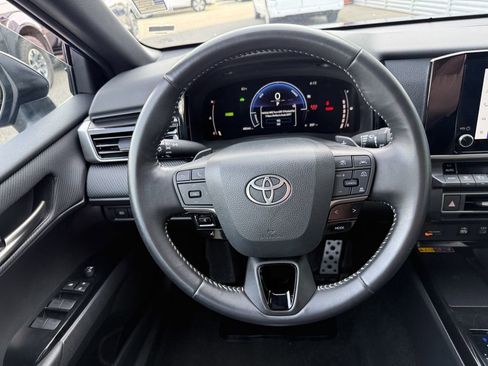 Used 2025 Toyota Camry SE FWD image 14