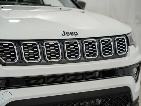 Certified 2025 Jeep Compass Limited AWD/4WD image 11