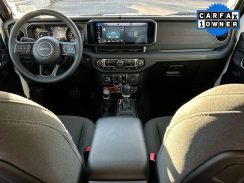 Used 2025 Jeep Wrangler Unlimited Rubicon image 24