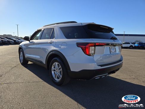 New 2026 Ford Explorer Active w/ Active Comfort Package image 3