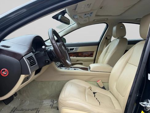 Used 2010 Jaguar XF Premium RWD image 16