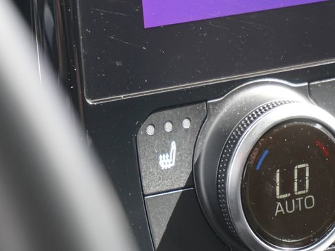 Used 2024 Toyota Highlander XLE image 29