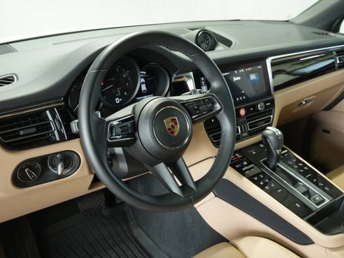Used 2025 Porsche Macan image 4