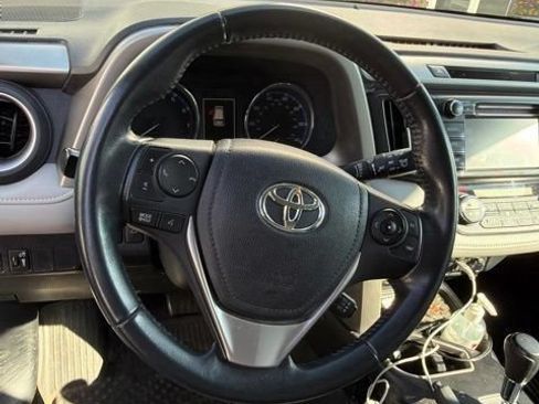 Used 2016 Toyota RAV4 XLE AWD/4WD image 4