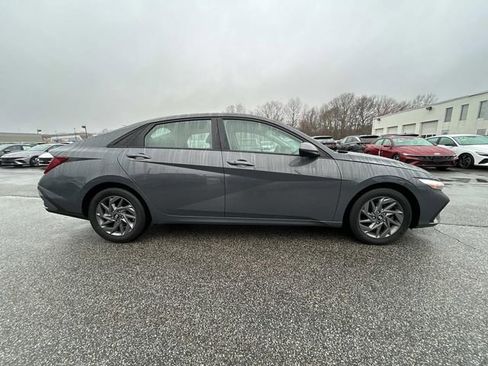 Certified 2024 Hyundai Elantra SEL FWD image 2
