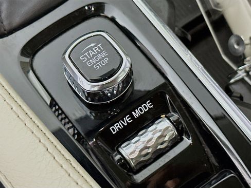 Used 2020 Volvo XC90 T5 Momentum w/ Protection Package Premier image 20