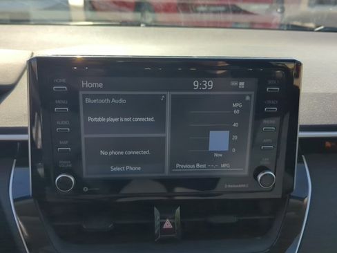 Used 2021 Toyota Corolla LE image 19