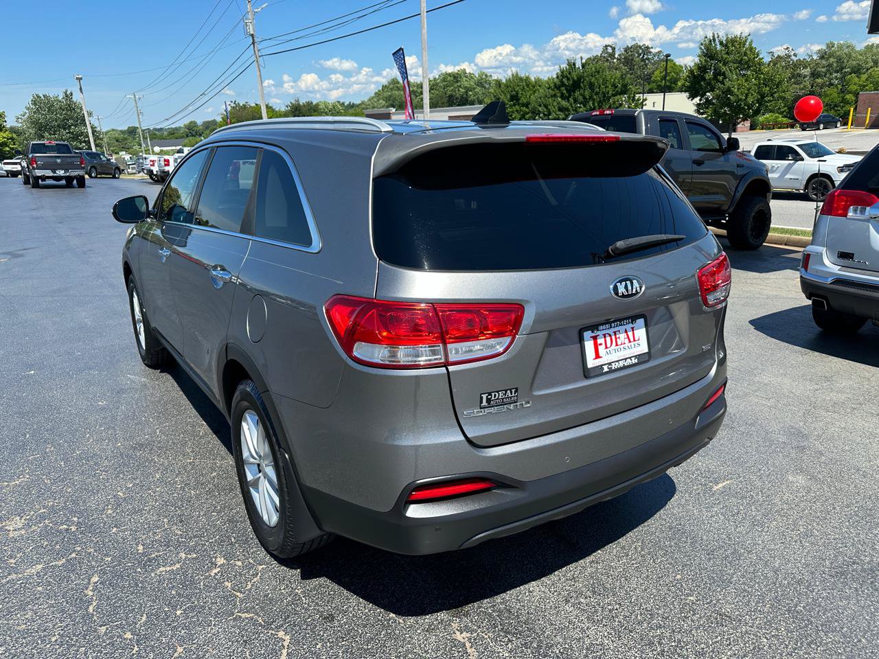 Used 2016 Kia Sorento FWD w/ LX Convenience Package image 2